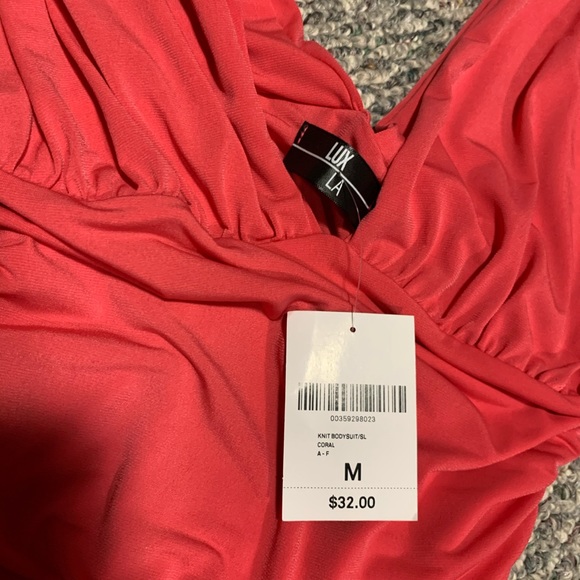 NWT plunging ruched bodysuit - Picture 3 of 4